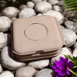 Ucomx Nano 3-in-1 portable magnetic wireless charger.